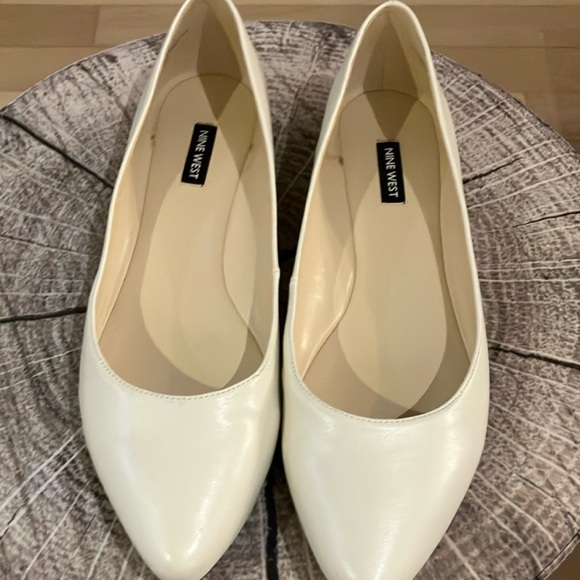 EUC Nine West White Ballet Flats with Pointed Toe - Picture 6 of 9